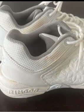 Rip-It woman’s softball cleats